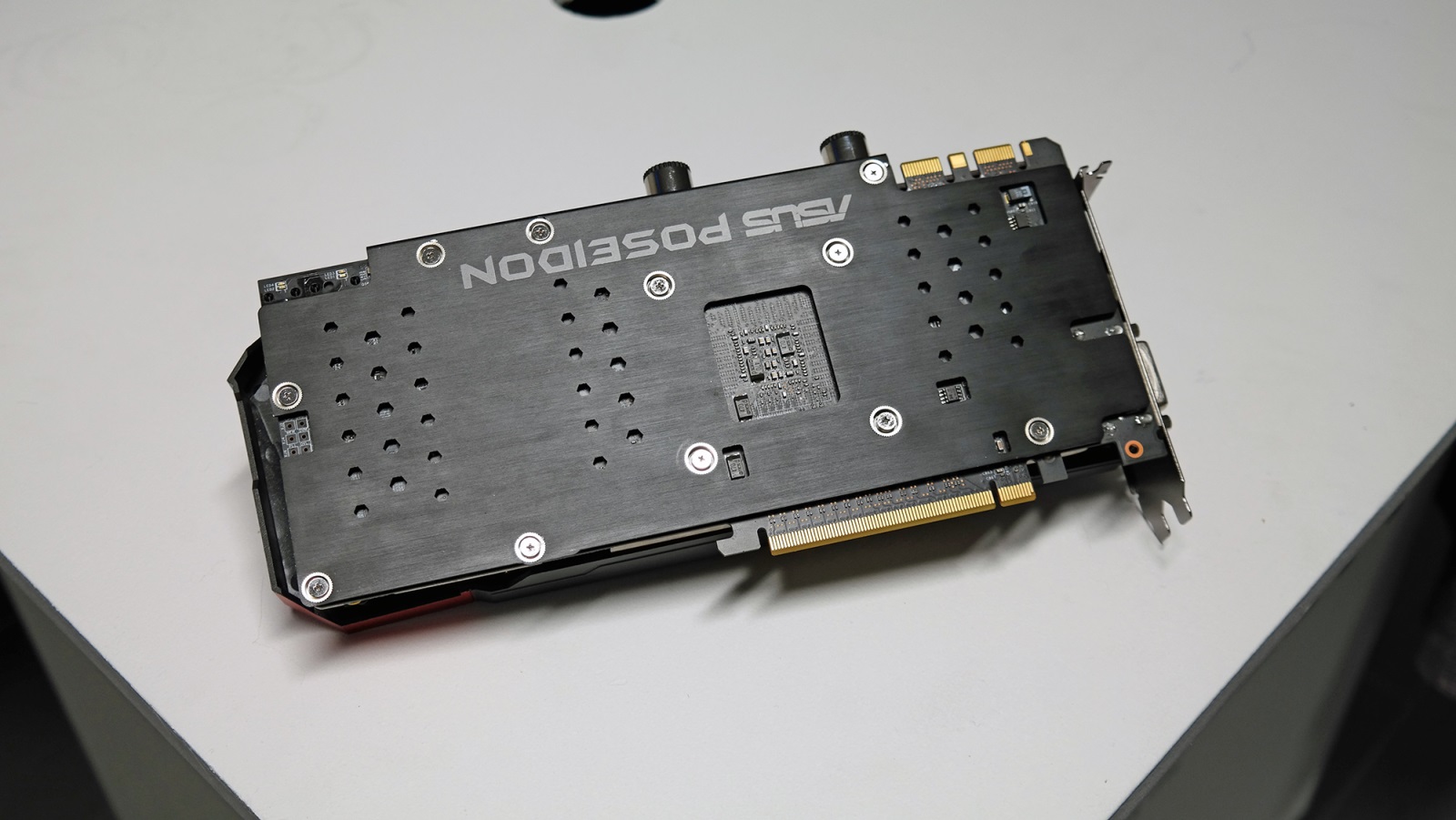 ASUS ROG GTX 780 Poseidon 13